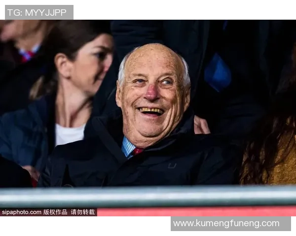 退役黑人足球巨星的传奇人生与社会影响力探索